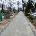  Na cmentarzu przy Gertrudzie wyremontowano kolejną alejkę