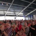 publiczność na benefisie Ogórka