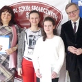  Burmistrz Darłowa wręczył uczniom w Darłówku  56 stypendiów za dobre wyniki w nauce